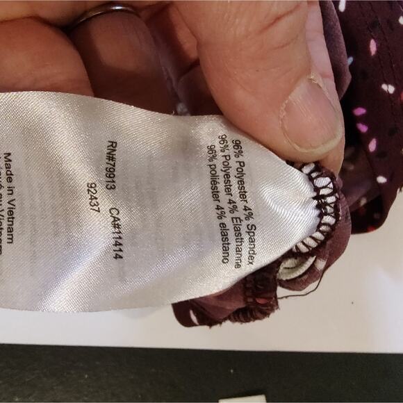 Motherhood Maternity 3/4 Sleeve Floral Faux Wrap Top in Burgundy Size Small - Picture 5 of 6